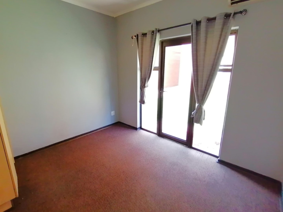 To Let 1 Bedroom Property for Rent in Vredenhof Sh Free State